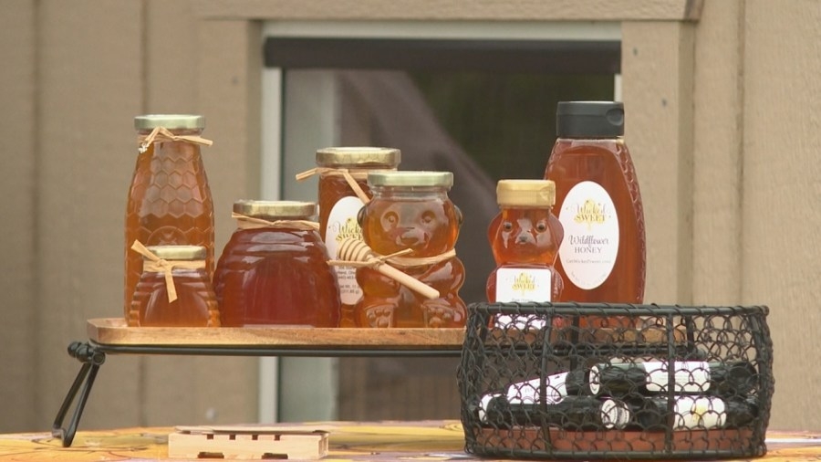 Farmers market back for the season in Warren