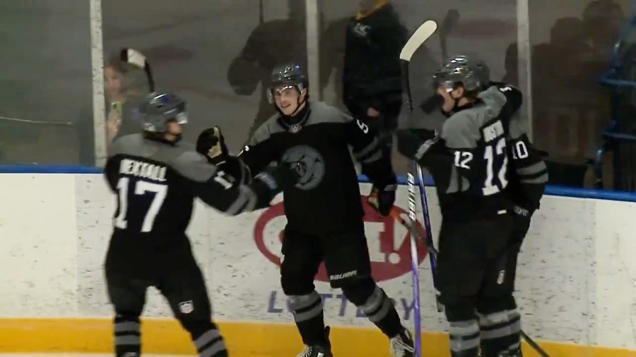Phantoms pull away for sixth straight win