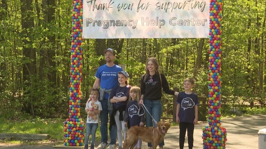Hundreds Walk for Life to benefit local pregnancy center