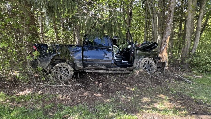 2 hurt in Ellsworth crash