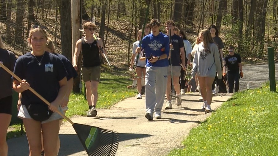 Senior students give back to community
