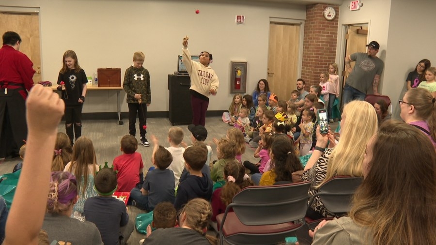 Hundreds gather for Warren Library's Family Book Day
