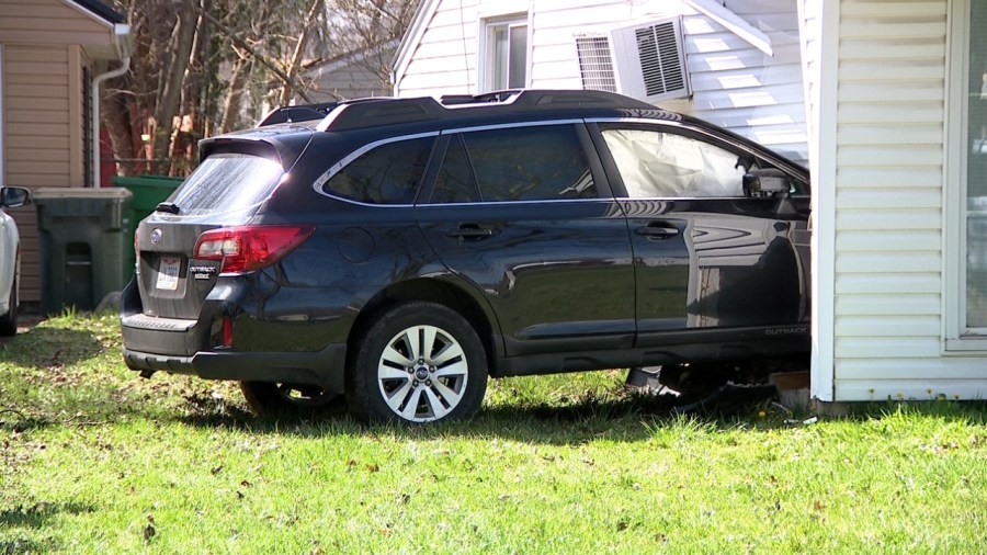 Driver takes plea deal after crashing into house