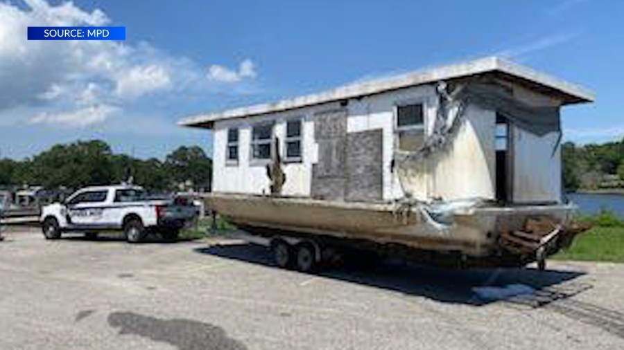 'Homemade Houseboat' removed from Dog River in Mobile