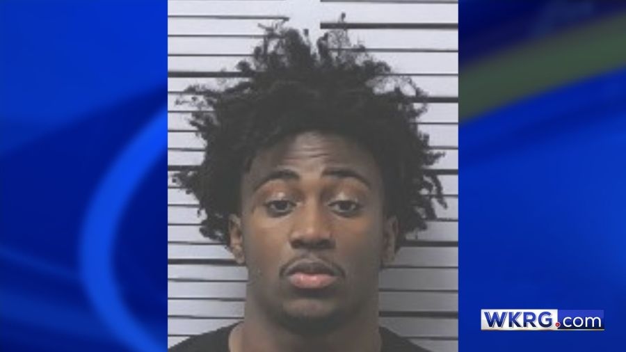 Mobile gang member arrested after leading deputies on chase ending in crash: MCSO