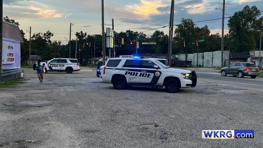 Mobile man hospitalized after gunshot wound