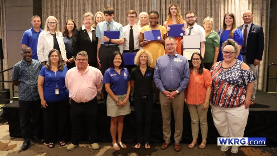 5 Okaloosa County School District students graduate from Project SEARCH program