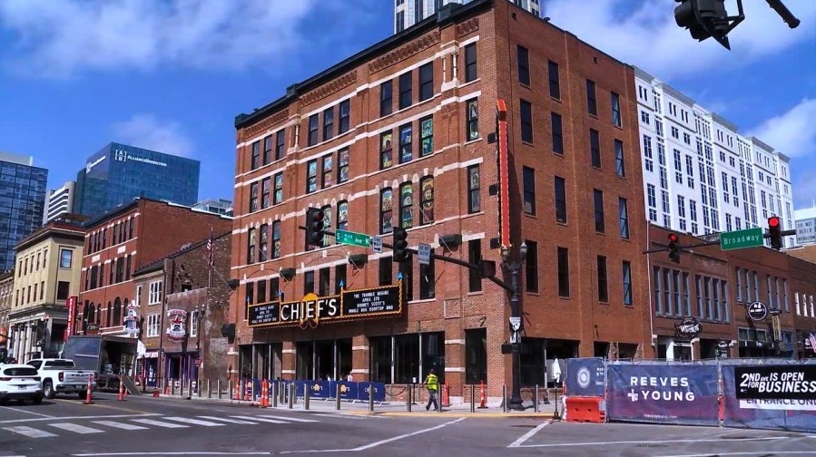 Ashley McBryde to open non-alcoholic bar inside Eric Church's Chiefs on Broadway