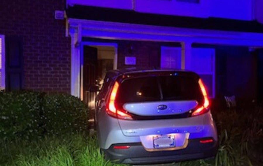 4 run from stolen vehicle after crashing into La Vergne home
