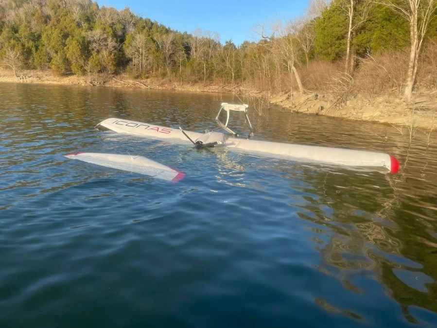 Veteran survives plane crash into Center Hill Lake