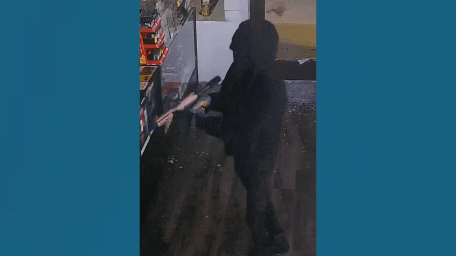 Burglary suspect steals THC, vape products after shooting door of Clarksville business