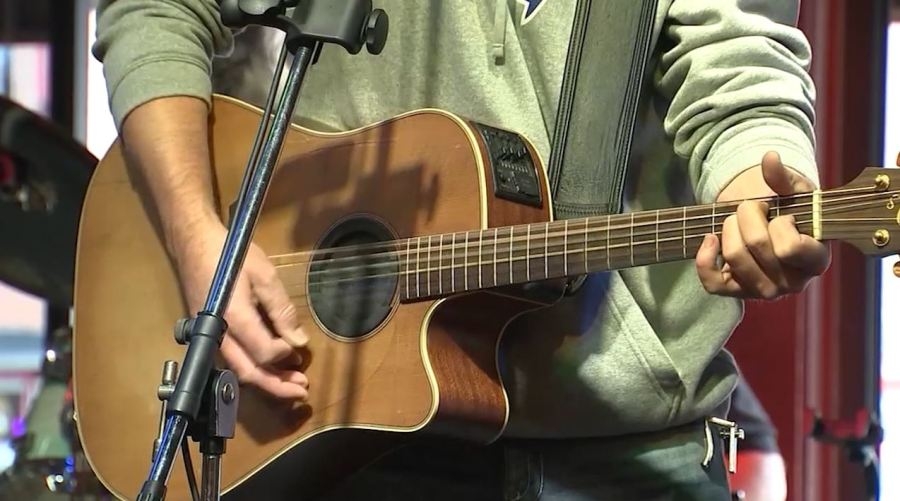 Pay for Play: TN senator backs bill that would require radio stations to pay musicians
