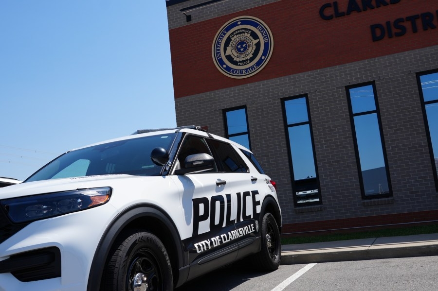Suspect identified in Clarksville stabbing, police seek help finding her