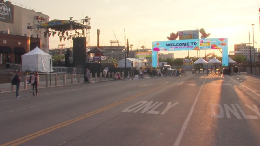 Stormy weather leads to outdoor stage suspensions, delays at CMA Fest