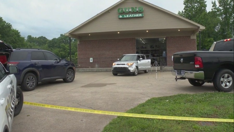 Vehicle used to ram into Greenbrier gun store