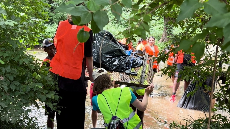 Summer interns clean up West Nashville creek, learn about ecosystem