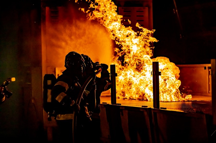 Early morning apartment fire in Eagle Point injures 2, displaces registered sex offenders