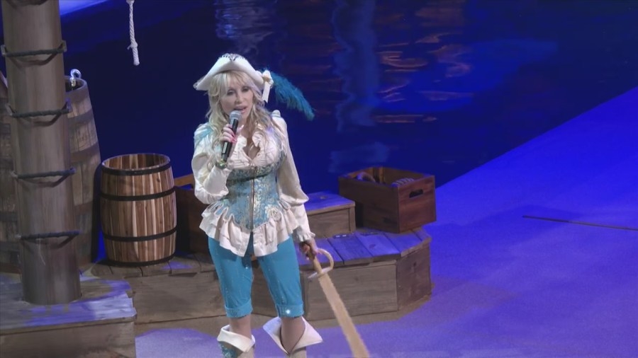 Dolly Parton opens Pirates Voyage Dinner & Show