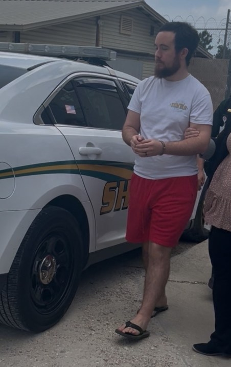 Fort Walton Beach man arrested for video voyeurism and burglary