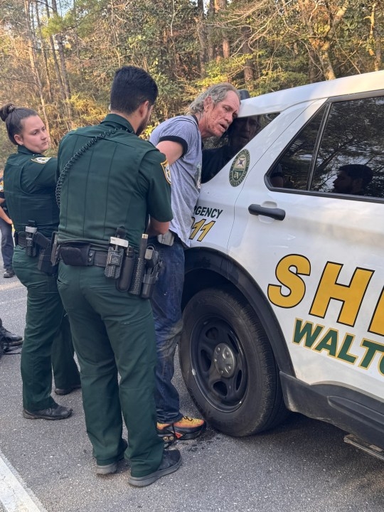Man arrested in Walton County with pistol and blade after trespassing