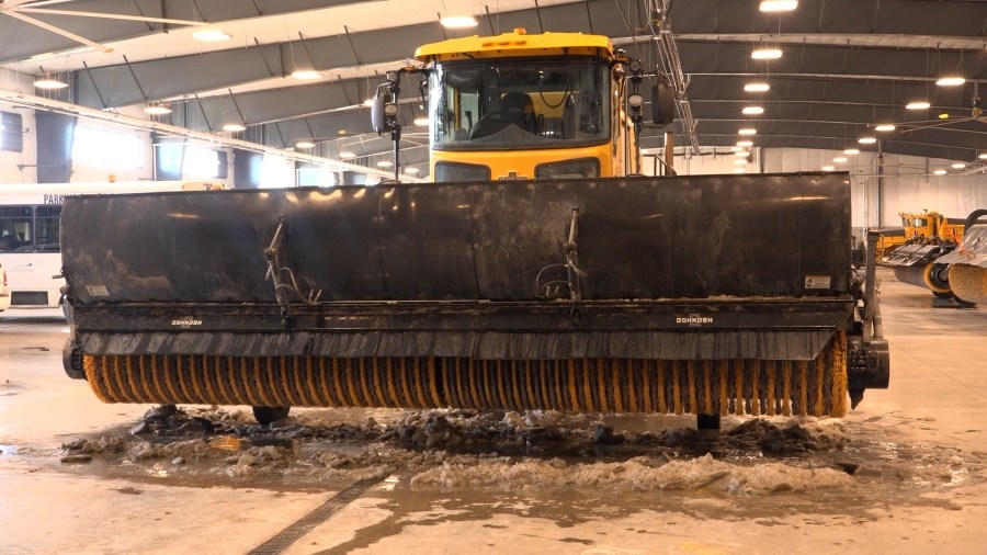How local airports deal with snowy conditions