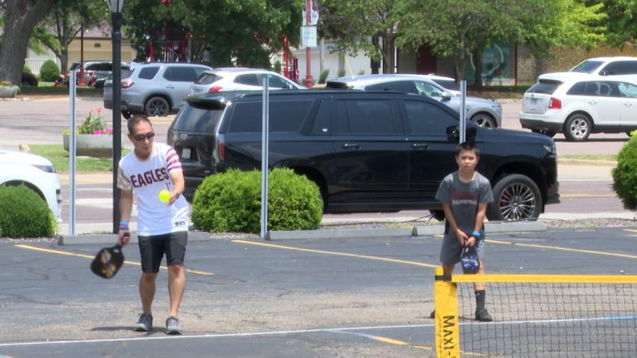 Peoria Heights celebrates first-ever Sunday Funday with Pickleball and live Music