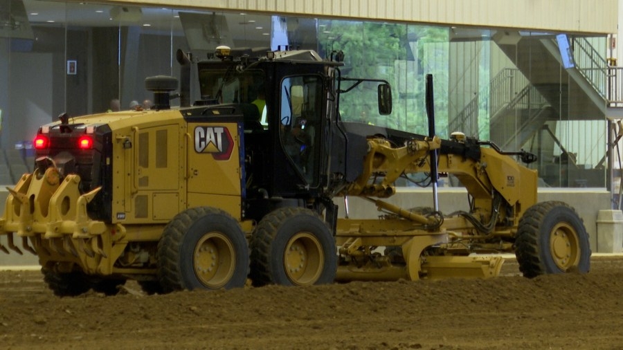 Caterpillar event lets customers try cutting-edge equipment