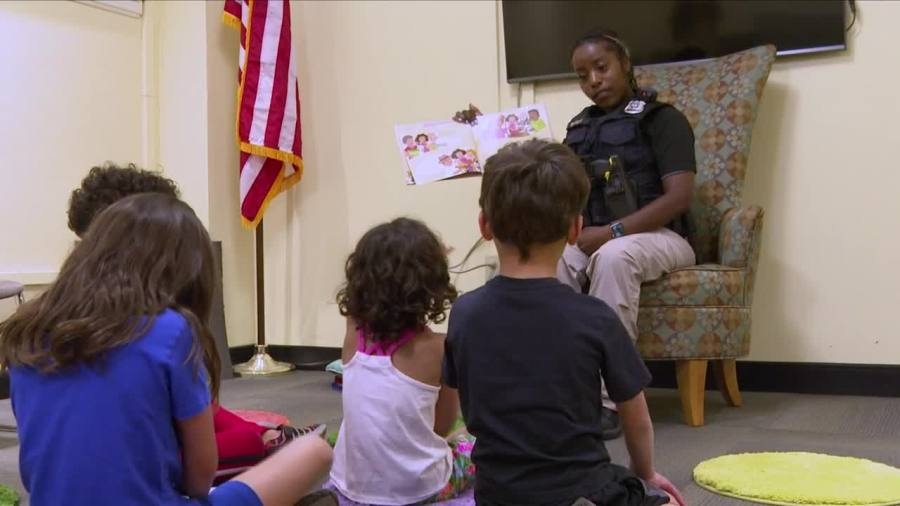 Peoria police start ‘Books and Badges' reading program