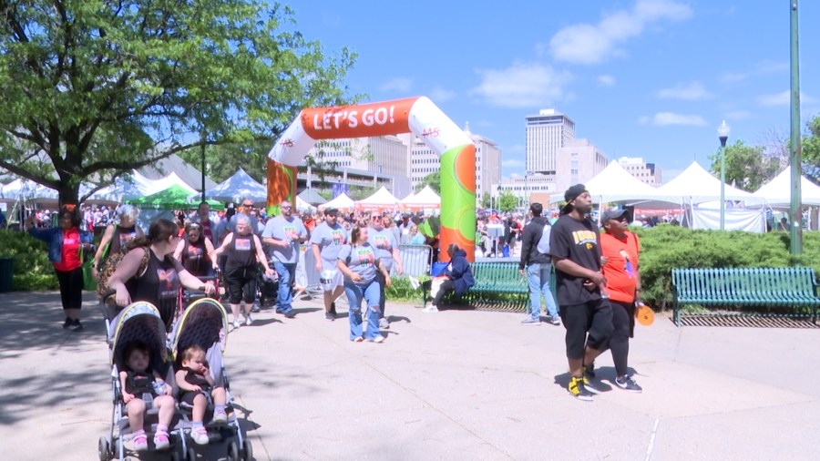 Hundreds of people walk to end Multiple Sclerosis