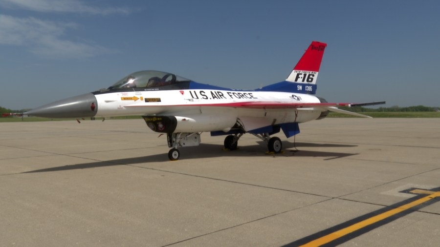 Air Force Viper team launching from Peoria for air show this week