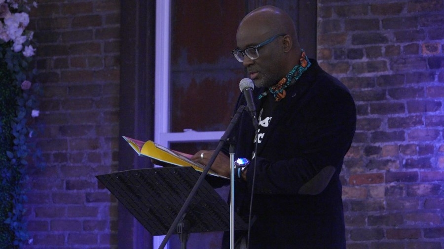 Award-winning author visits central Illinois
