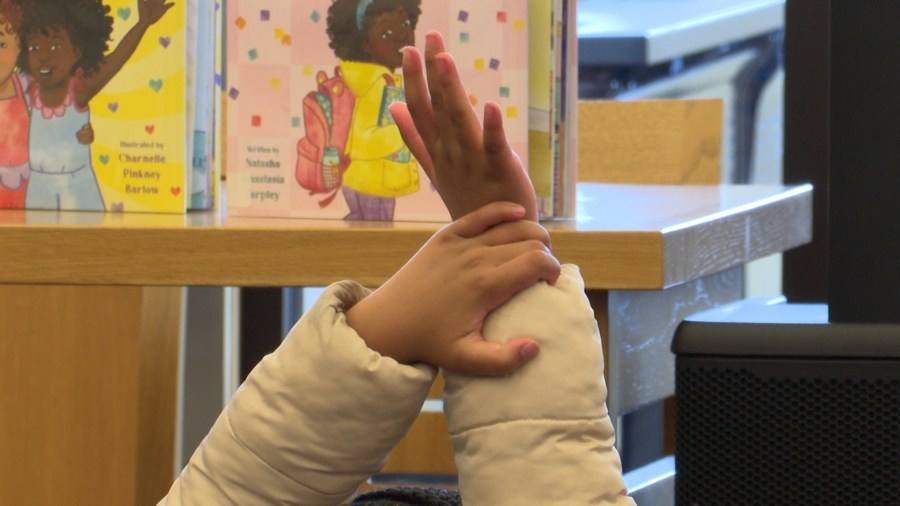 Acclaimed children's book author visits with students at Peoria Public Library
