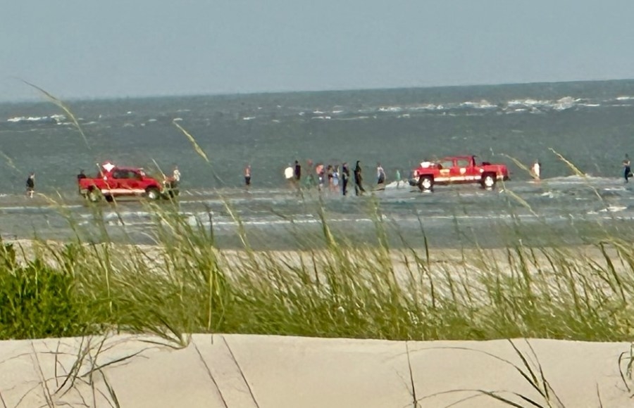 4 rescued from rip currents at North Carolina coast; 2 taken to hospital