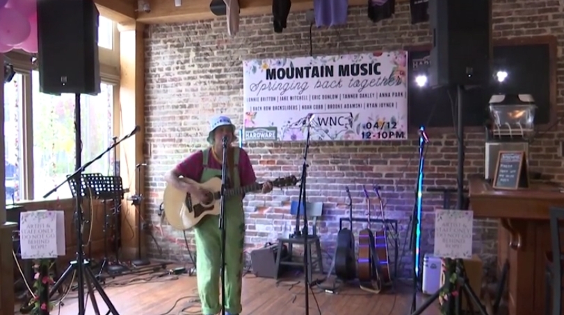 5th Street Hardware hosts fundraiser for Western NC