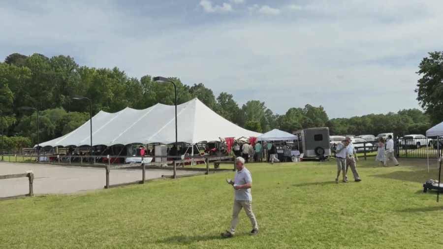 Rocking Horse Ranch holds annual ‘Derby Dash Bash'