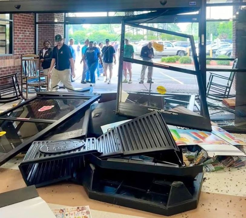 Woman charged after law enforcement say she drove through Piggly Wiggly then left the scene