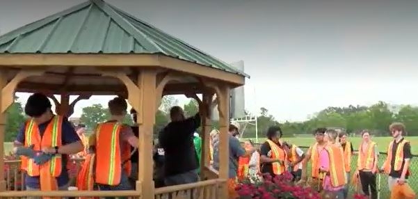 Craven Community College Student Veterans Association cleans up Lawson Creek Park for Earth Day
