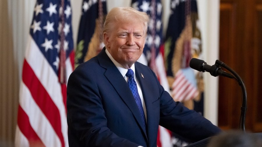 Poll shows latest job approval ratings for Trump, Whitmer