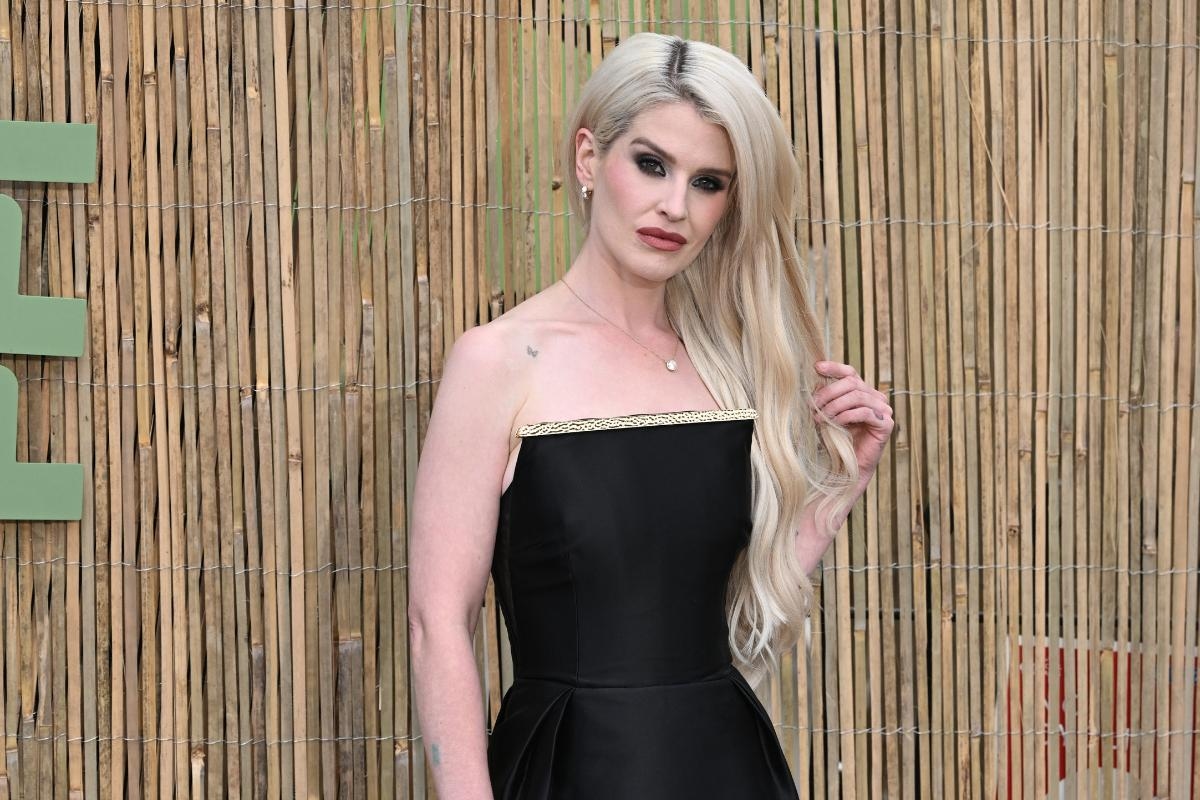 Watch 'wholesome' moment Kelly Osbourne is proposed to at dad Ozzy's last ever gig