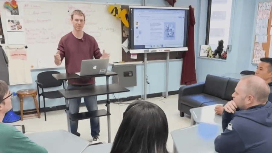 NYC teacher embraces AI in schools
