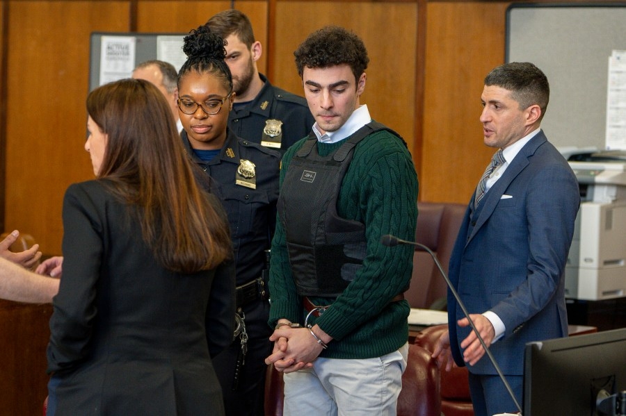 Luigi Mangione returns to court, prosecutors request death penalty