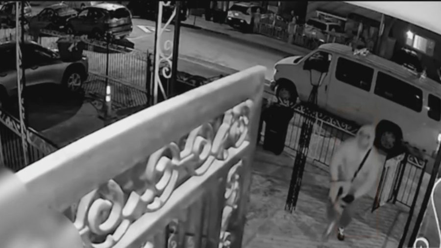 Pregnant woman, husband robbed at gunpoint inside of Bronx home: NYPD