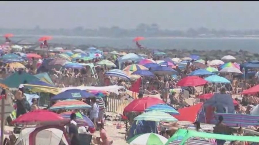 NYC beaches open on Memorial Day weekend
