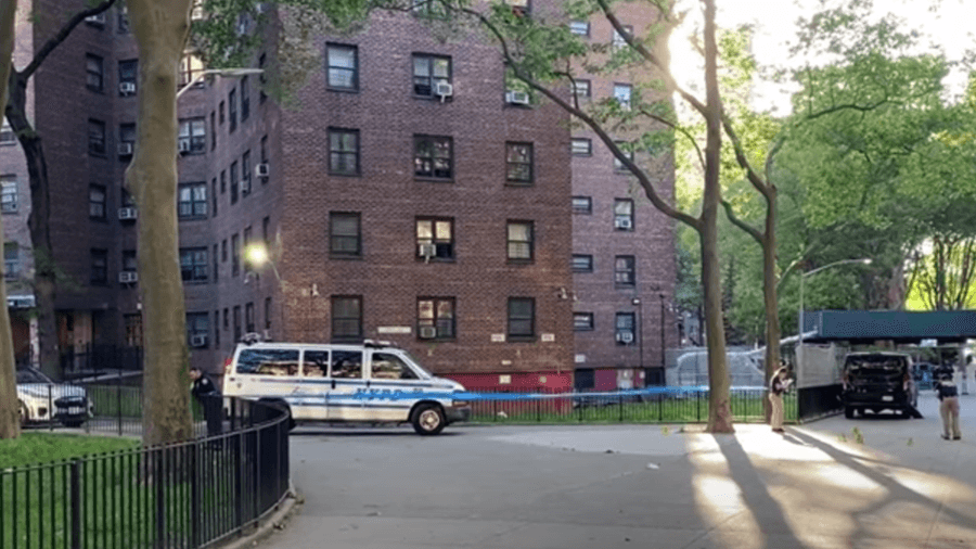 Teen shot in ‘gang war' at Harlem NYCHA building: sources