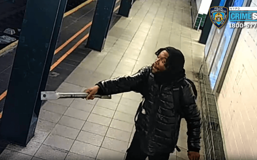 Man allegedly swings metal pipe at MTA employee: NYPD