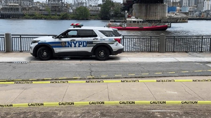 Search continues for missing girl last seen in water near Roosevelt Island
