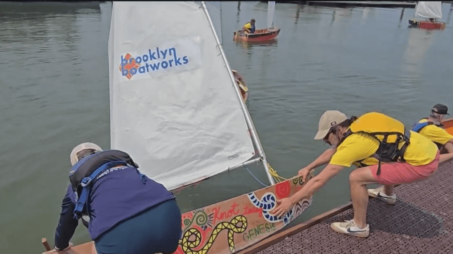 NYC students build and launch boats at Brooklyn Bridge Park