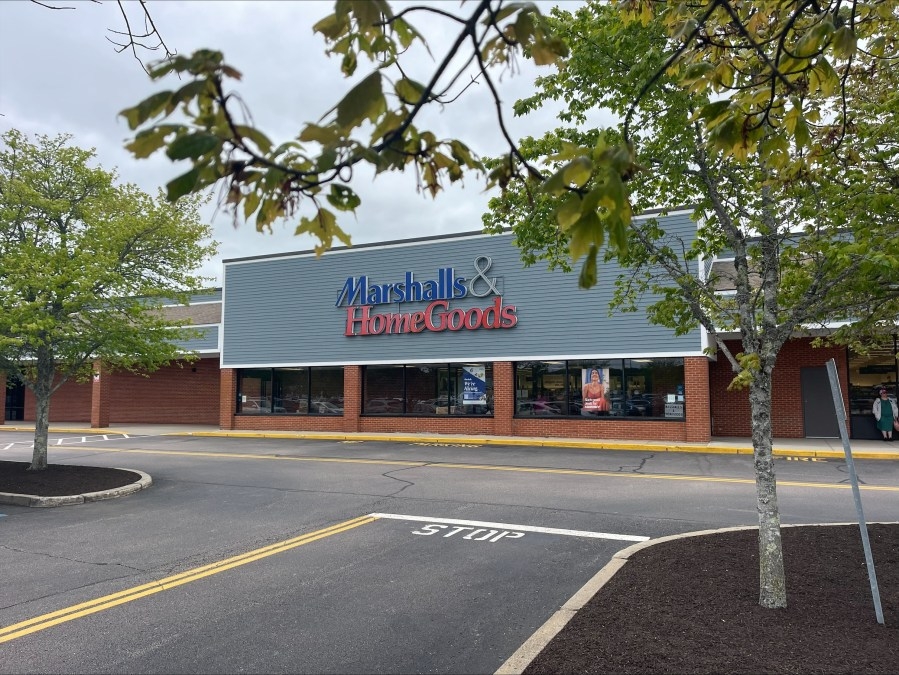 RISPCA: Dogs run loose in Narragansett shopping plaza