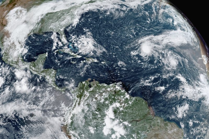 What's the outlook for the 2025 Atlantic hurricane season?