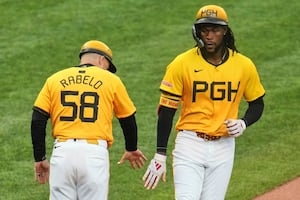 Cruz powers Pirates, Wild pitch seals crazy walk-off win over Brewers